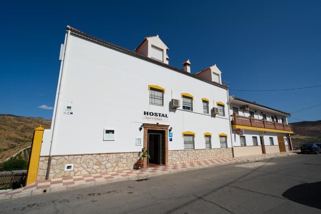 Hostal Vista a la Sierra - room and house view 5